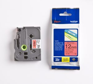 PRÆGETAPE BROTHER 12 MM SORT/RØD TZE431 LAMINERET