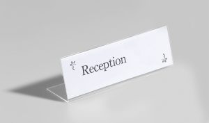 Bordskilteholder akryl 61x210  mmBordskilteholder i L-formet design.