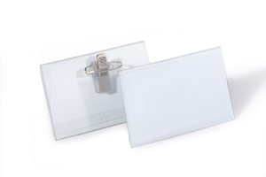 Navneskilt m nål/klemme 54x90 mmNavneskilt af robust plast med nål og klemme der giver valgmulighed for at fastsætte på tøjet. 50 stk.