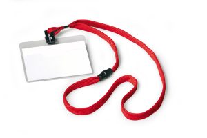 Navneskilt med halssnor 60x90 mmNavneskilt af robust plast med åben top og halssnor. Tværformat. 10 stk.