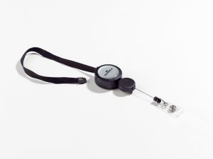 Yoyo-holder plusYoyo-holder med justerbart halssnor, velegnet til navneskilte og kortholder med hul.