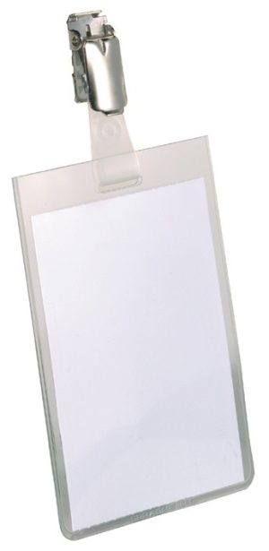 Navneskilt m stropklemme 90x60 mmNavneskilt af robust plast med stropklemme der samtidigt lukker åbningen på lommen. Højformat.