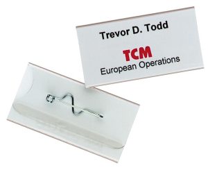 Navneskilt m nål 30x60 mmNavneskilt af robust plast med sikkerhedsnål. 100 stk.