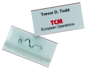 Navneskilt m nål 30x60 mm lille pakkeNavneskilt af robust plast med sikkerhedsnål. 10 stk.