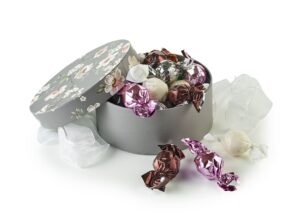 Brun/Hvid Blomster - Mixede Chokoladekugler 300 g.